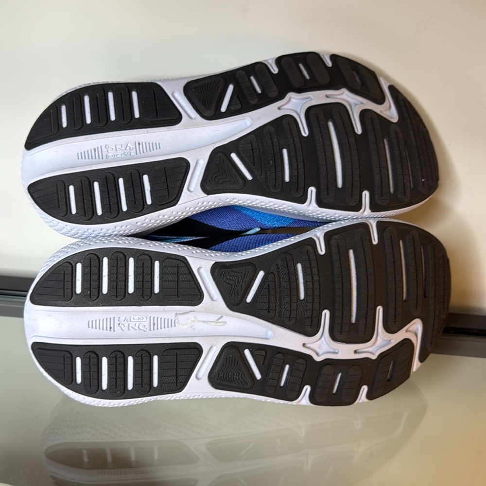Like New Brooks Ghost Max Women 6 1/2 - Picture 6 of 6
